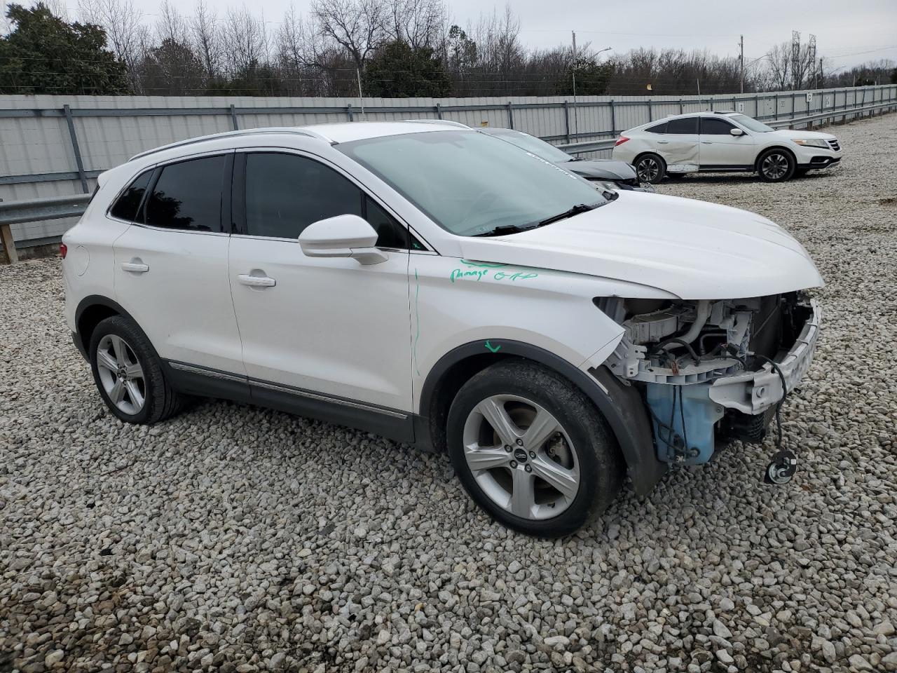 2017 Lincoln MKC VIN 5LMCJ1C94HUL69581 Copart auction photo, front end / minor dent/scratches damage thumbnail 4