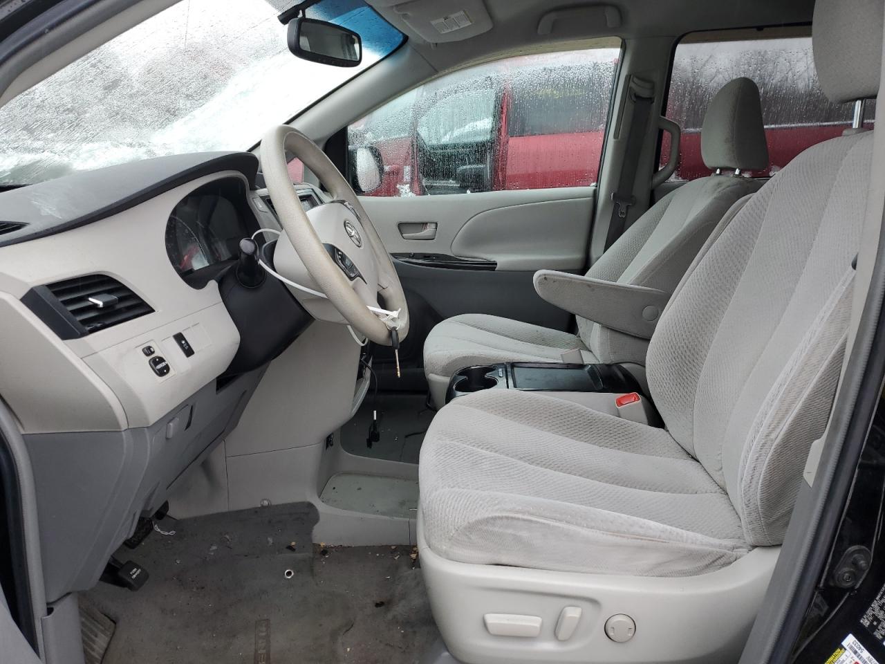 2011 Toyota Sienna VIN 5TDKK3DC7BS071091 Copart auction photo, front end / minor dent/scratches damage thumbnail 7