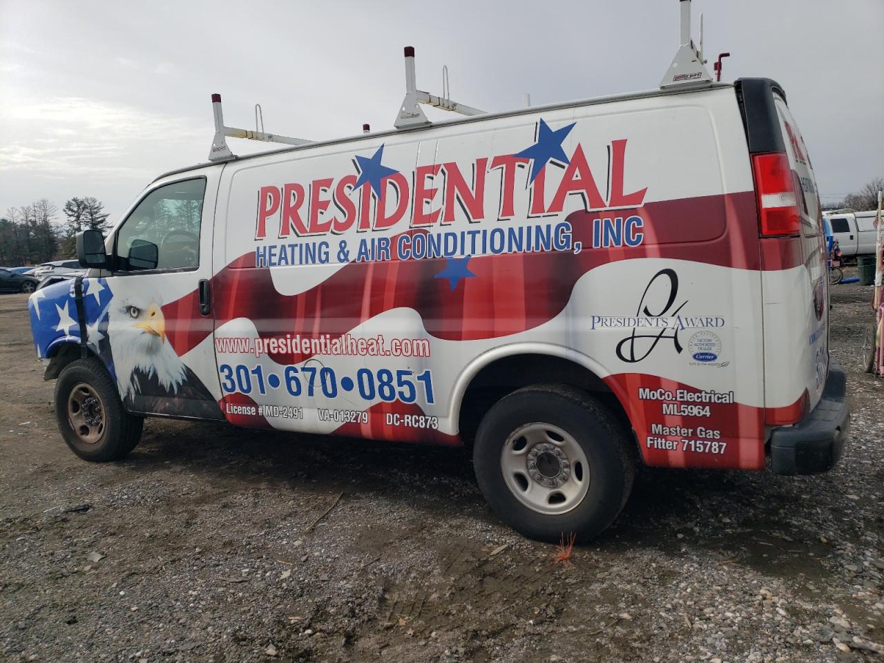 2018 Chevrolet Express VIN 1GCWGAFPXJ1333057 Copart auction photo, front end / minor dent/scratches damage thumbnail 2