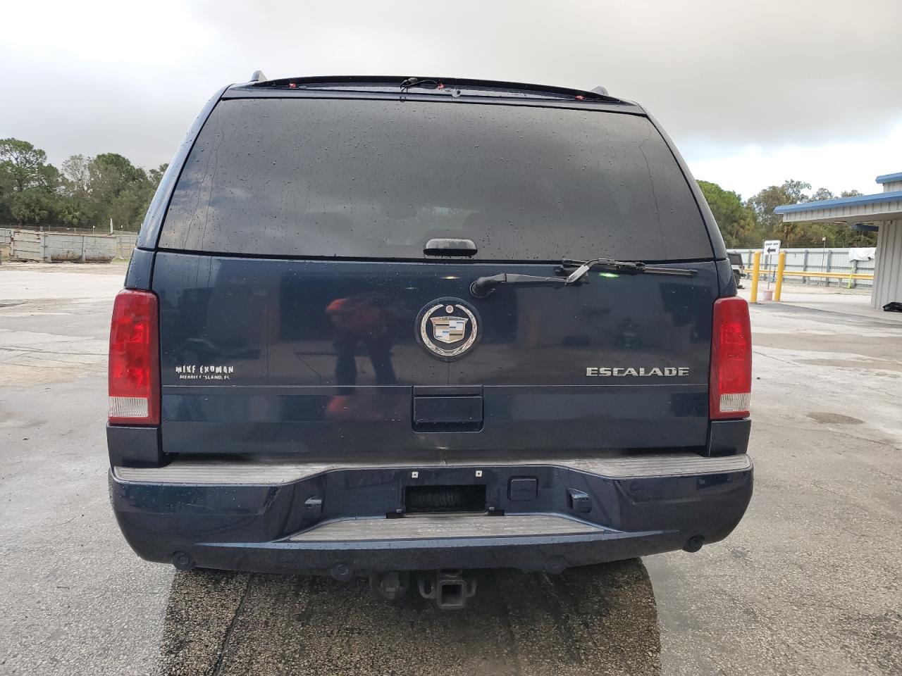 2005 Cadillac Escalade VIN 1GYEC63T75R166955 Copart auction photo, front end / side damage thumbnail 6