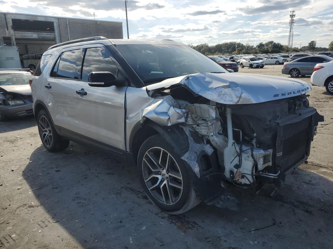2017 Ford Explorer VIN 1FM5K8GT3HGB12126 Copart auction photo, front end / minor dent/scratches damage thumbnail 4
