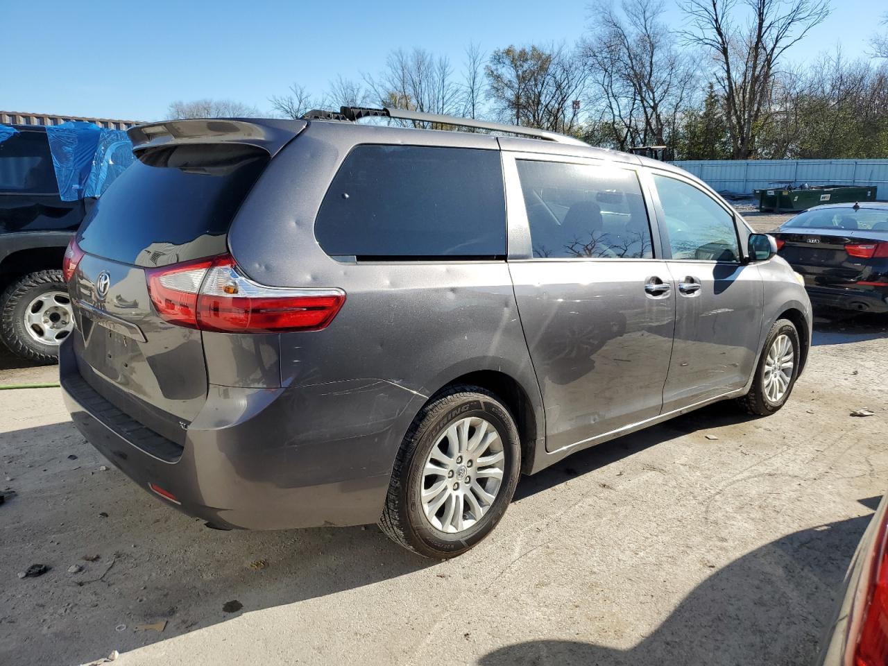 2017 Toyota Sienna VIN 5TDYZ3DC3HS823187 Copart auction photo, hail damage thumbnail 3