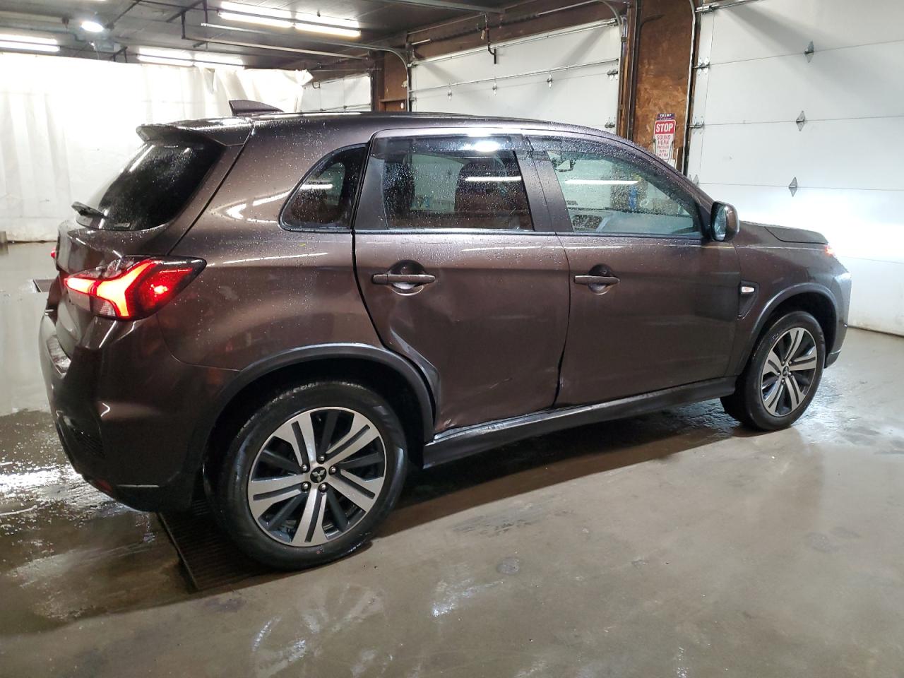 2021 Mitsubishi Outlander VIN JA4ARUAU0MU006313 Copart auction photo, side damage thumbnail 3