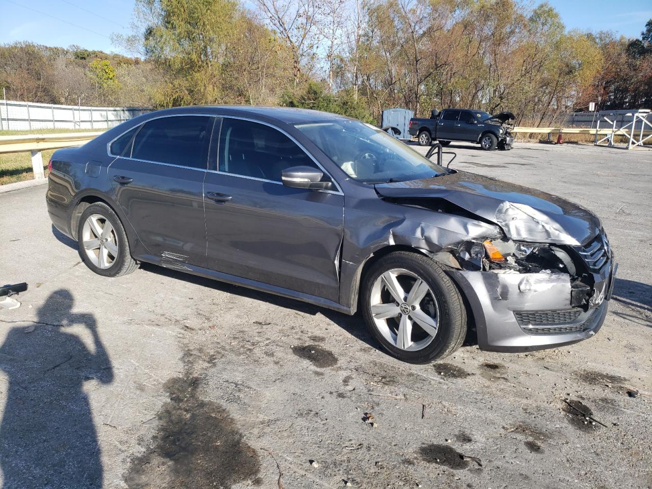 2014 Volkswagen Passat VIN 1VWBT7A33EC060908 Copart auction photo, front end / side damage thumbnail 4