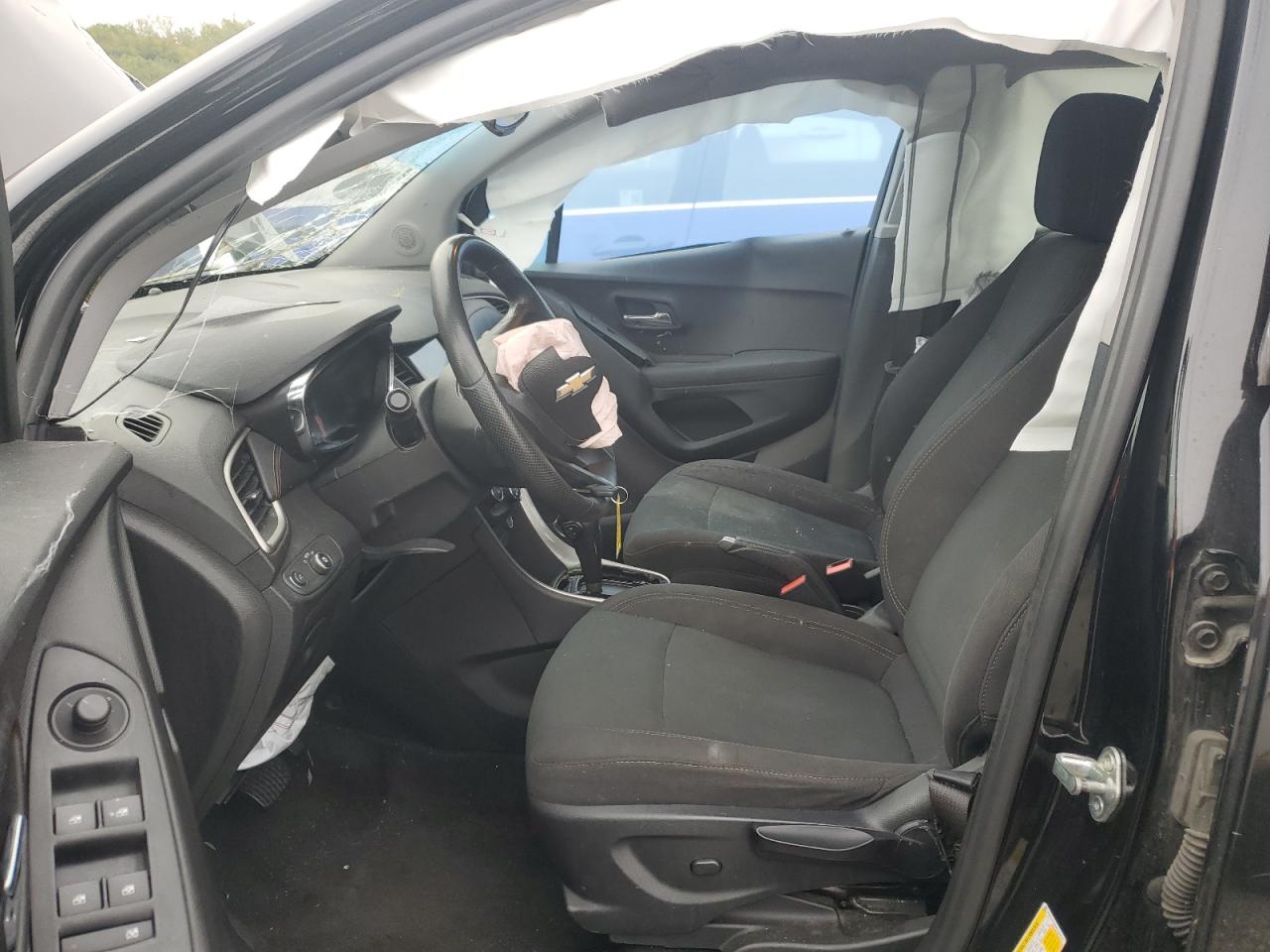 2019 Chevrolet Trax VIN 3GNCJKSB4KL124743 Copart auction photo, front end / side damage thumbnail 7