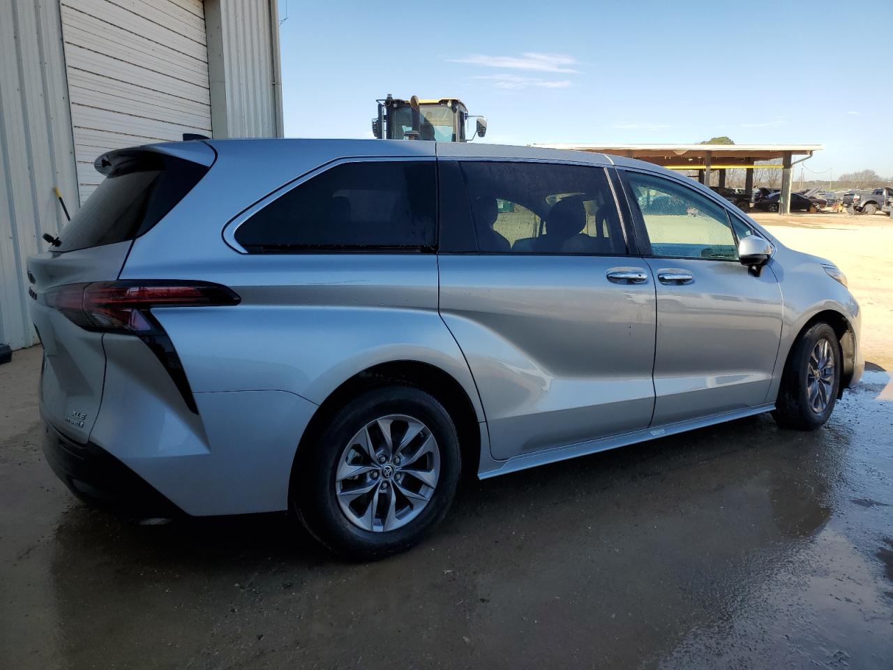2022 Toyota Sienna VIN 5TDYSKFC6NS072075 Copart auction photo, front end / side damage thumbnail 3