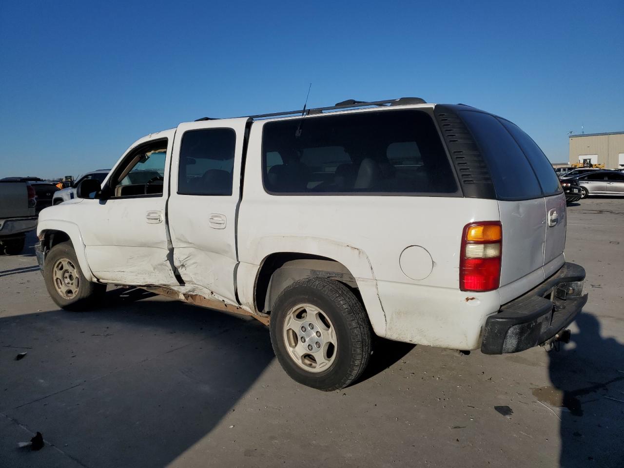 2001 Chevrolet Suburban VIN 3GNEC16TX1G206273 Copart auction photo, side damage thumbnail 2