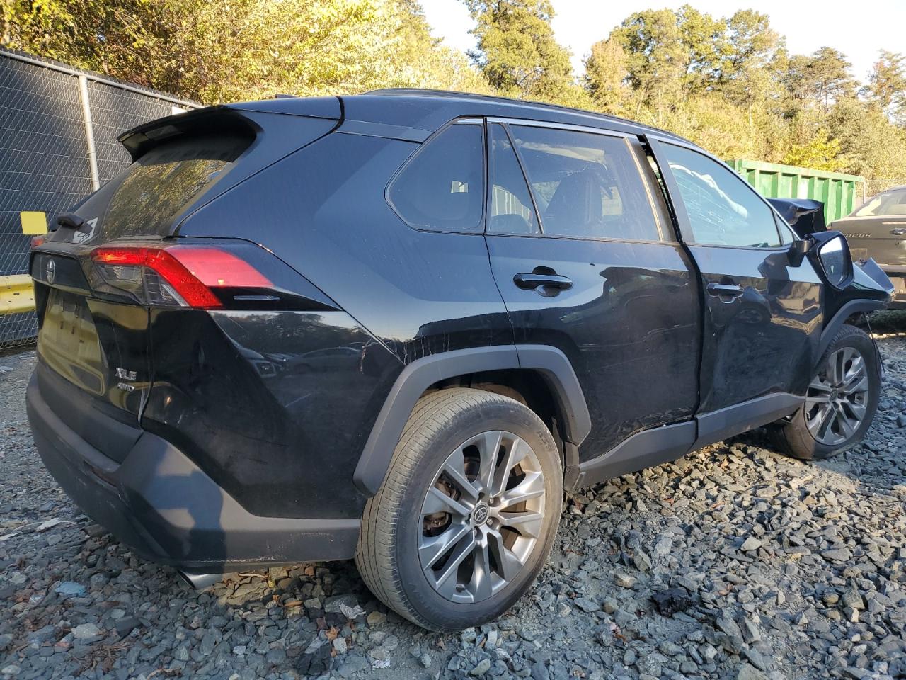 2021 Toyota RAV 4 VIN 2T3A1RFV8MW193704 Copart auction photo, front end / side damage thumbnail 3