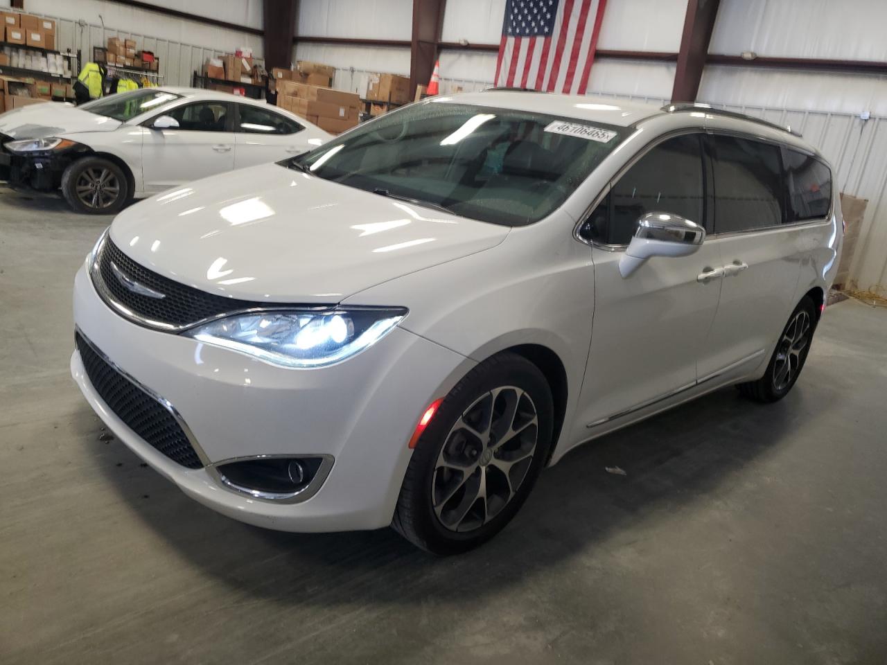 2018 Chrysler Pacifica VIN 2C4RC1GG1JR245811