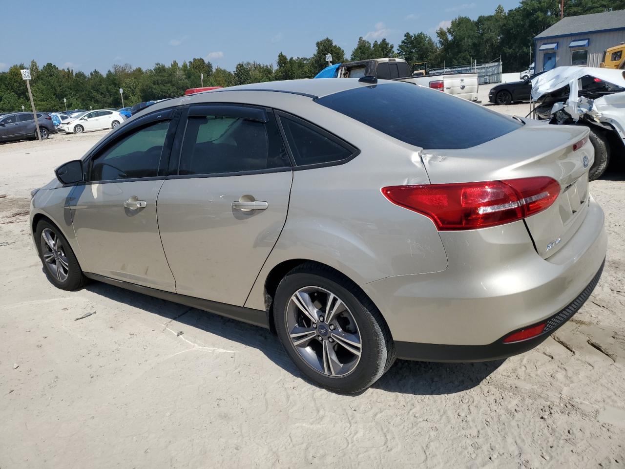2018 Ford Focus VIN 1FADP3FE1JL319690 Copart auction photo, minor dent/scratches damage thumbnail 2