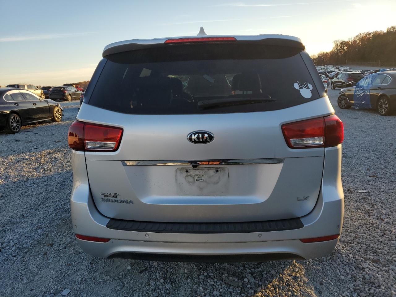 2017 KIA Sedona VIN KNDMB5C12H6253097 Copart auction photo, front end / minor dent/scratches damage thumbnail 6