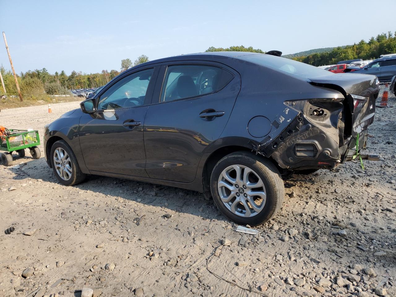 2017 Toyota Yaris VIN 3MYDLBYV2HY173641 Copart auction photo, rear end / minor dent/scratches damage thumbnail 2