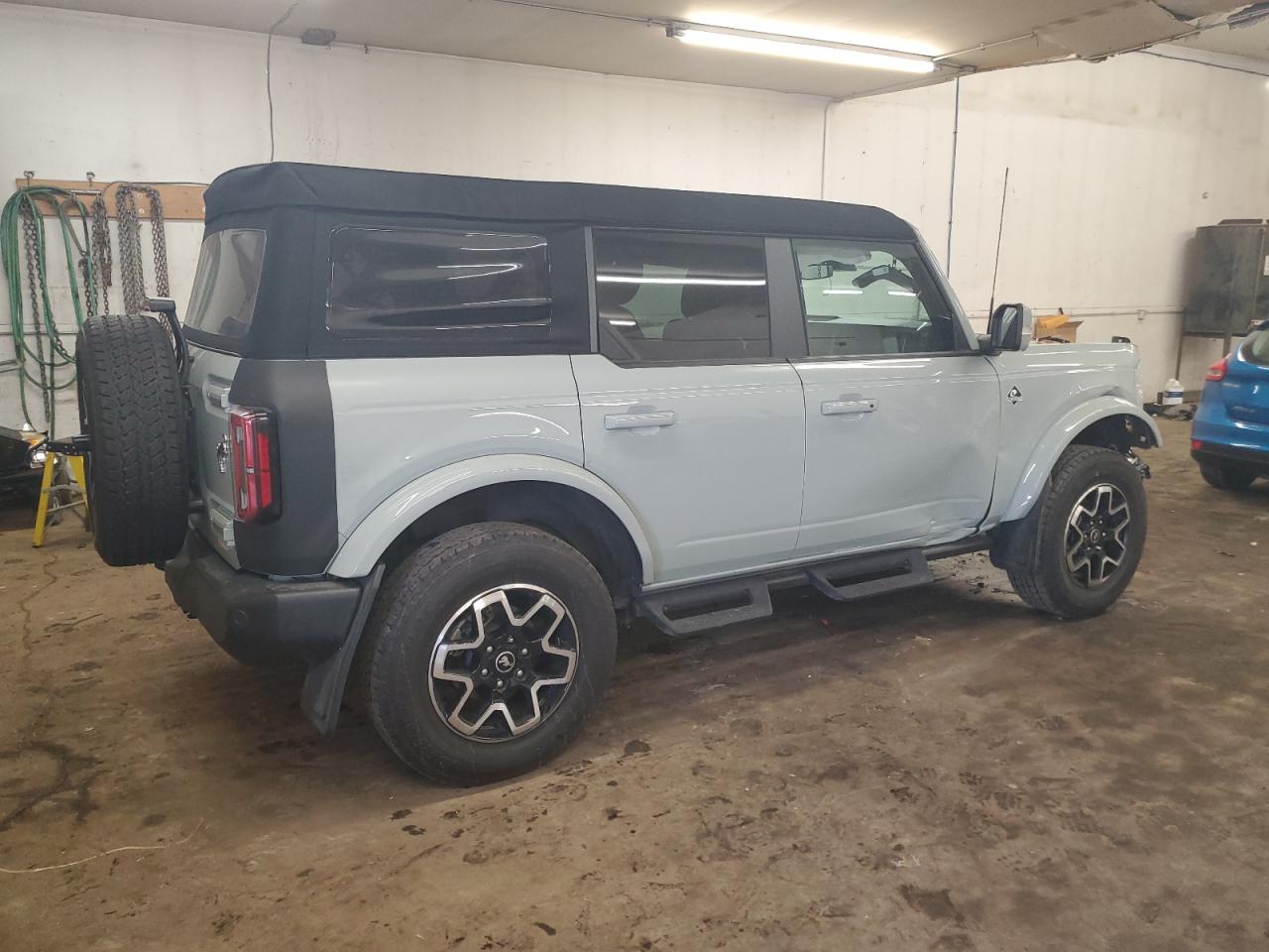 2022 Ford Bronco VIN 1FMEE5DP1NLB37039 Copart auction photo, front end / side damage thumbnail 3