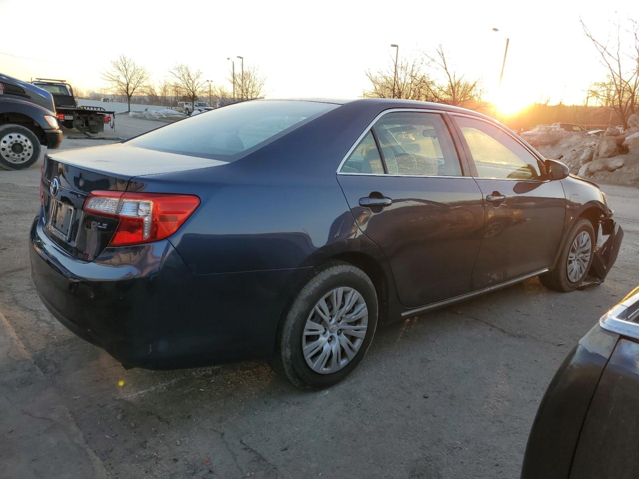 2014 Toyota Camry VIN 4T4BF1FK1ER410622 Copart auction photo, front end damage thumbnail 3