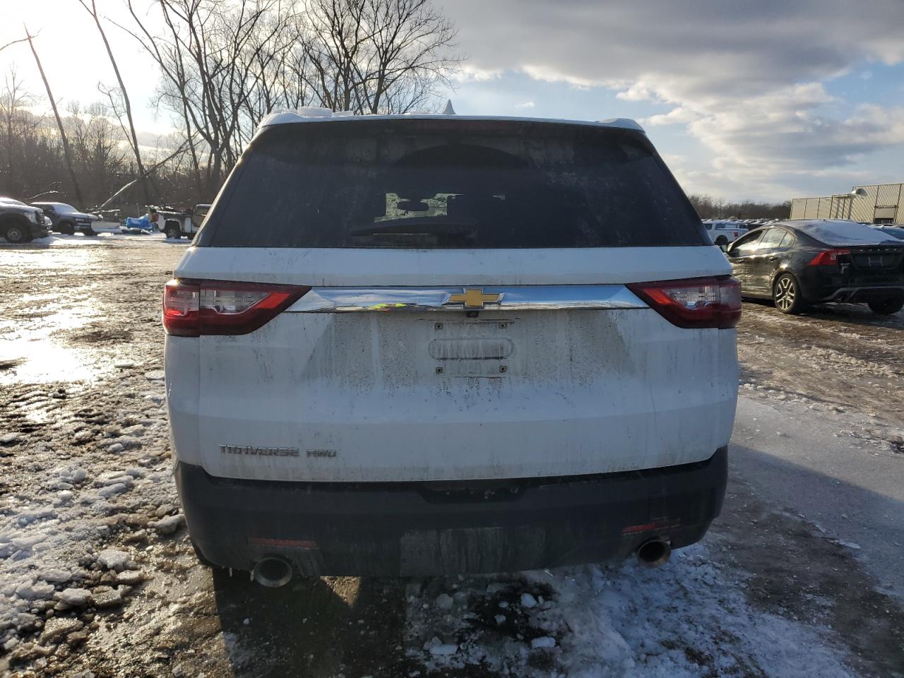 2020 Chevrolet Traverse VIN 1GNEVFKW4LJ205385 Copart auction photo, front end / side damage thumbnail 6