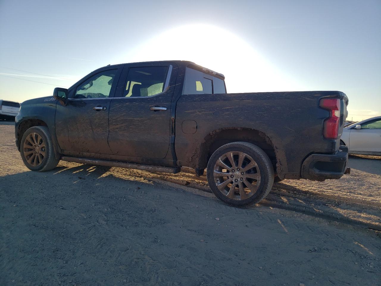 2022 Chevrolet Silverado VIN 3GCUYHEL5NG213699 Copart auction photo, vandalism damage thumbnail 2