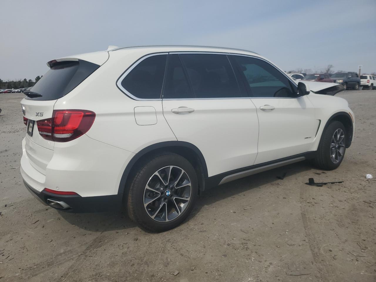 2018 BMW X5 VIN 5UXKR0C53J0Y06551 Copart auction photo, front end / minor dent/scratches damage thumbnail 3