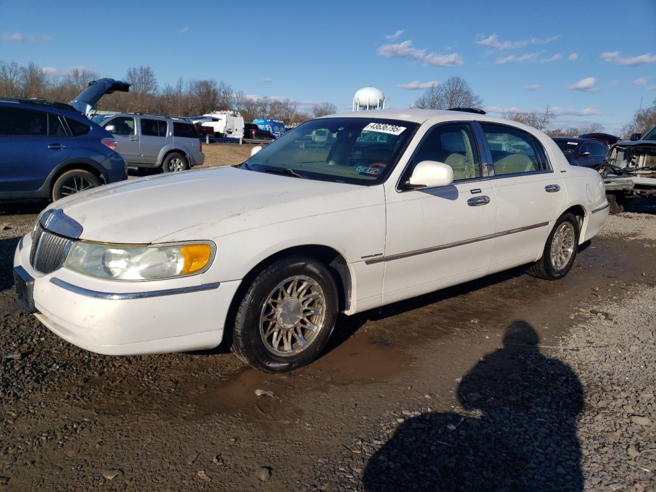 2002 Lincoln Town Car VIN 1LNHM82W32Y663392