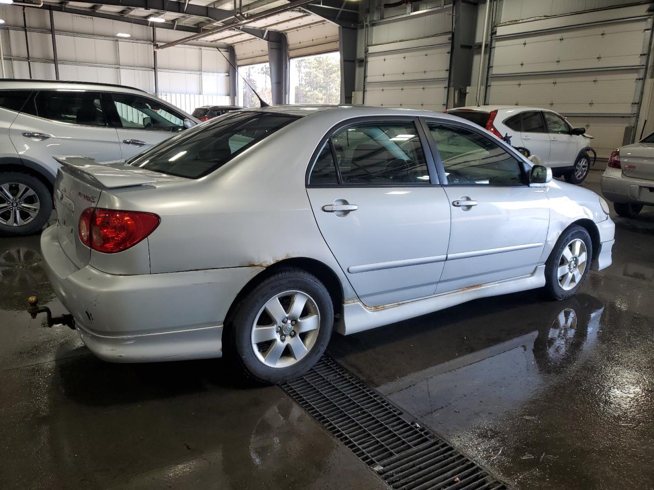 2005 Toyota Corolla VIN 1NXBR32E25Z421268 Copart auction photo, front end / side damage thumbnail 3