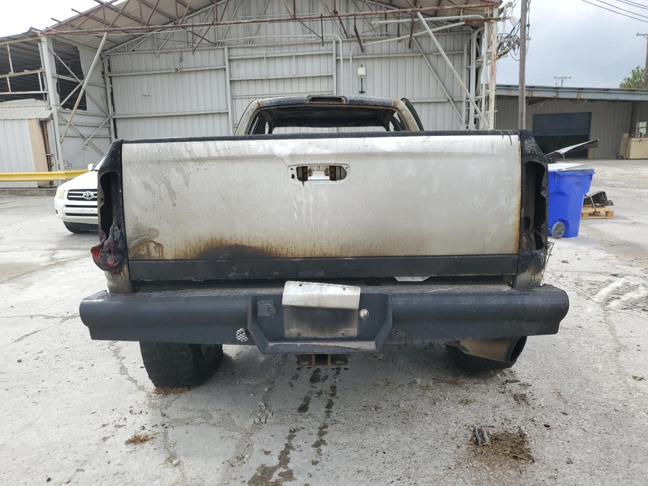 2004 Dodge RAM VIN 3D7KU28C84G227029 Copart auction photo, burn damage thumbnail 6