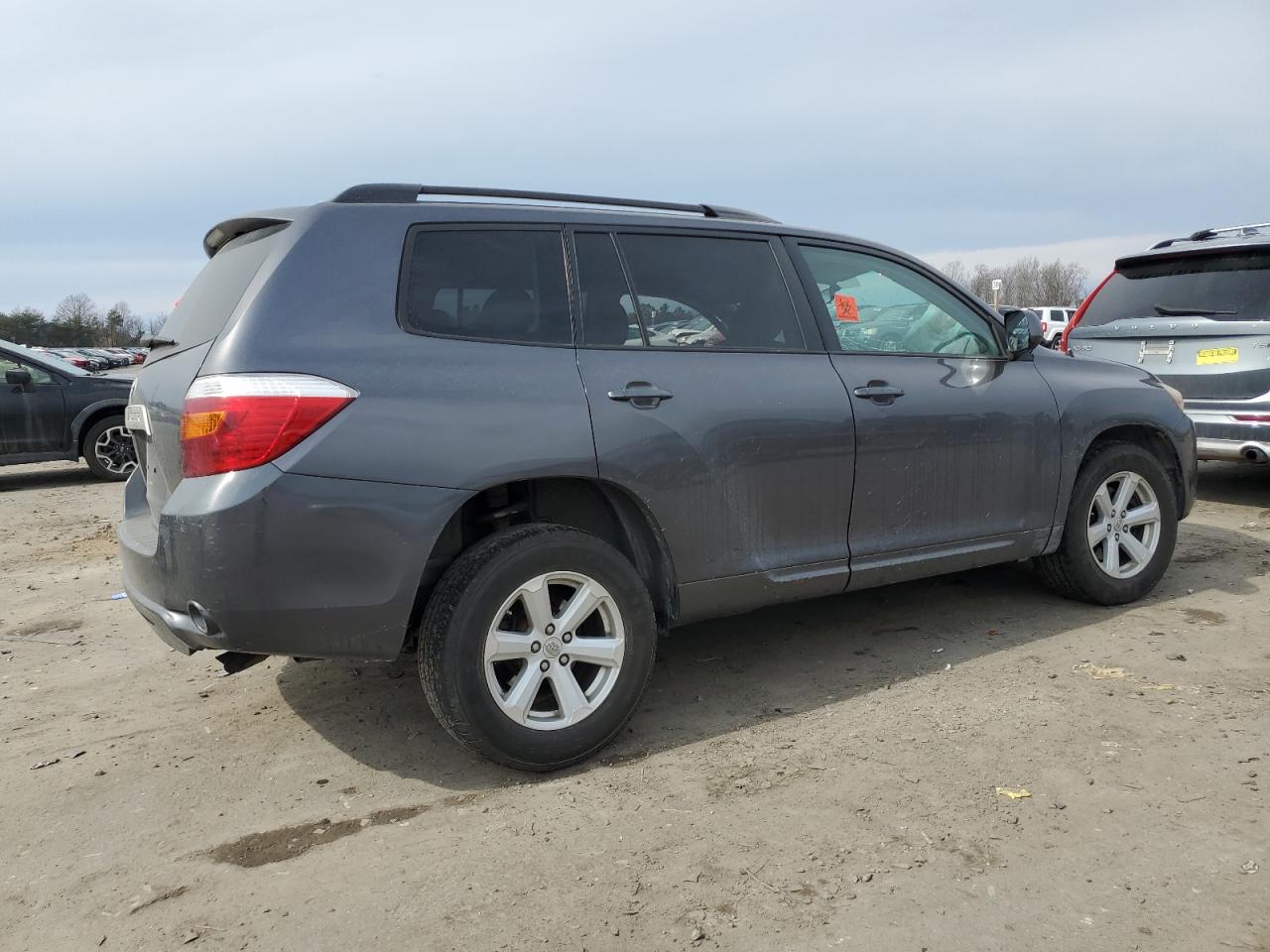 2010 Toyota Highlander VIN 5TDZK3EH1AS003702 Copart auction photo, side / front end damage thumbnail 3
