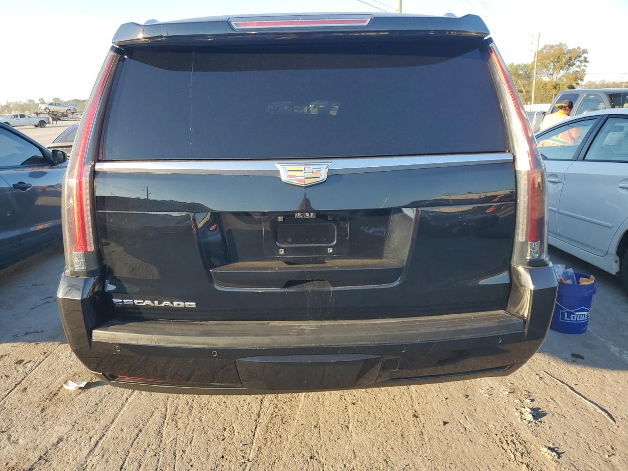 2019 Cadillac Escalade VIN 1GYS3HKJXKR159427 Copart auction photo, minor dent/scratches damage thumbnail 6