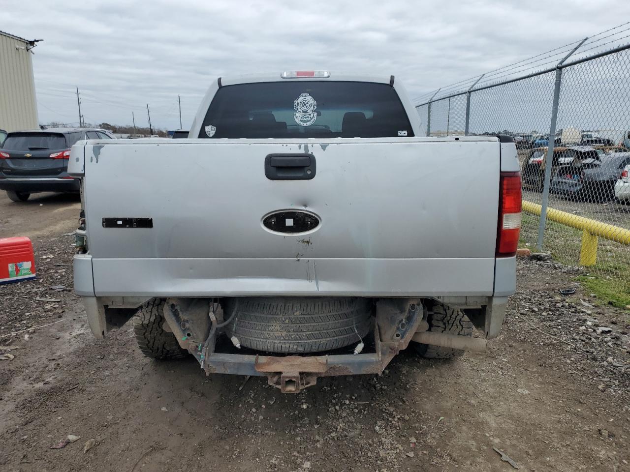 2006 Ford F-150 VIN 1FTPW12586KB49894 Copart auction photo, rear end / minor dent/scratches damage thumbnail 6