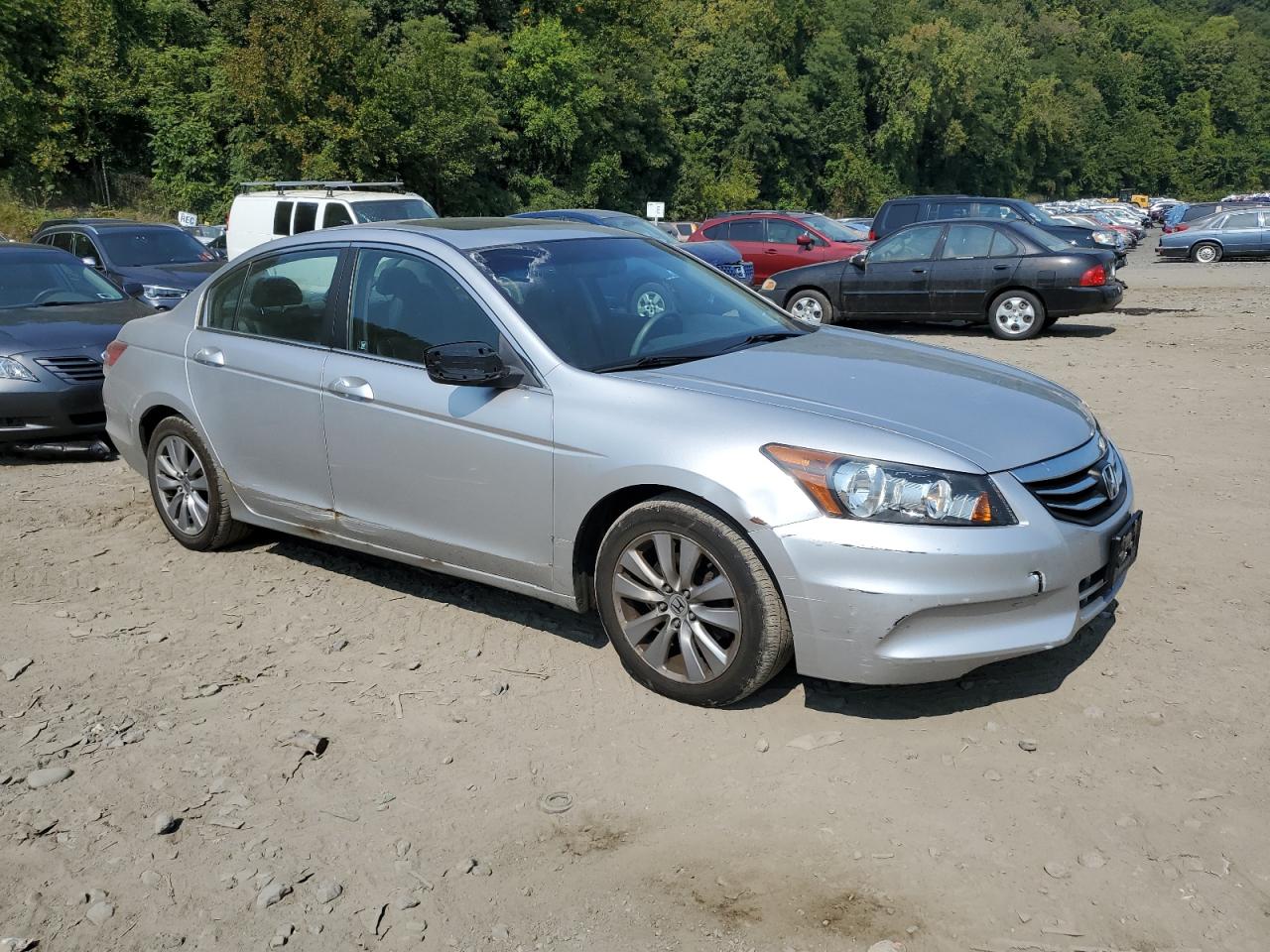 2011 Honda Accord VIN 1HGCP2F83BA093354 Copart auction photo, side / minor dent/scratches damage thumbnail 4