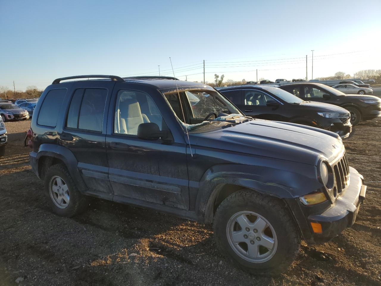2007 Jeep Liberty (North America) VIN 1J4GL48K37W651756 Copart auction photo, front end / top/roof damage thumbnail 4