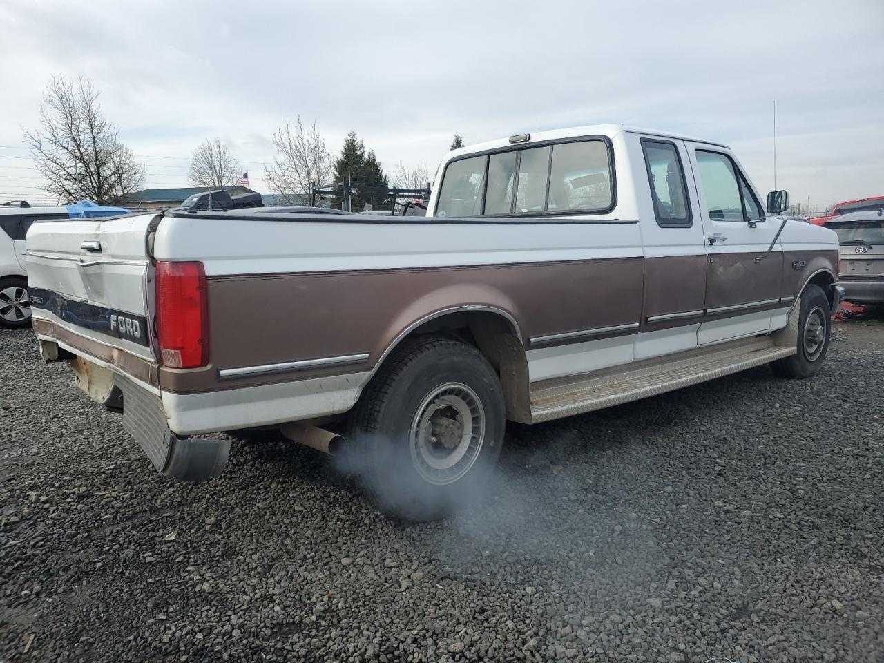 1993 Ford F250 VIN 1FTHX25M9PKB72693 Copart auction photo, rear end damage thumbnail 3