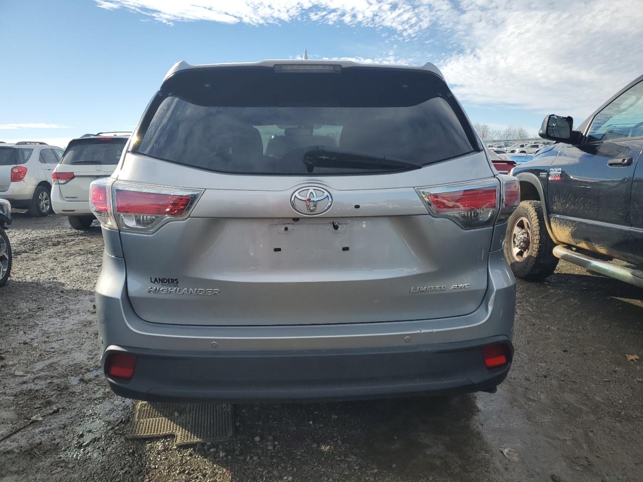 2015 Toyota Highlander VIN 5TDDKRFH2FS207699 Copart auction photo, side damage thumbnail 6