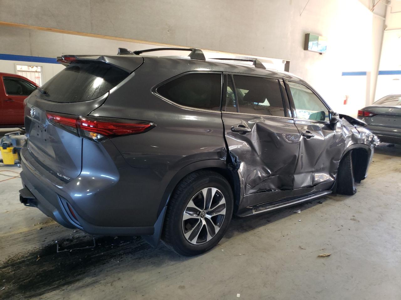 2021 Toyota Highlander VIN 5TDHZRBH0MS533095 Copart auction photo, side / undercarriage damage thumbnail 2