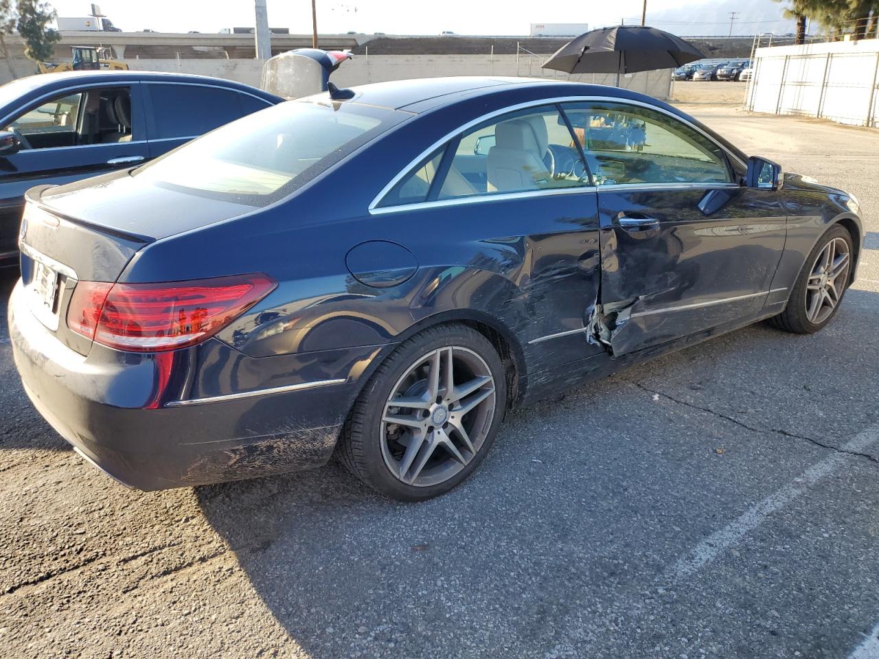 2014 Mercedes-Benz E-klasse VIN WDDKJ5KB3EF270576 Copart auction photo, side damage thumbnail 3