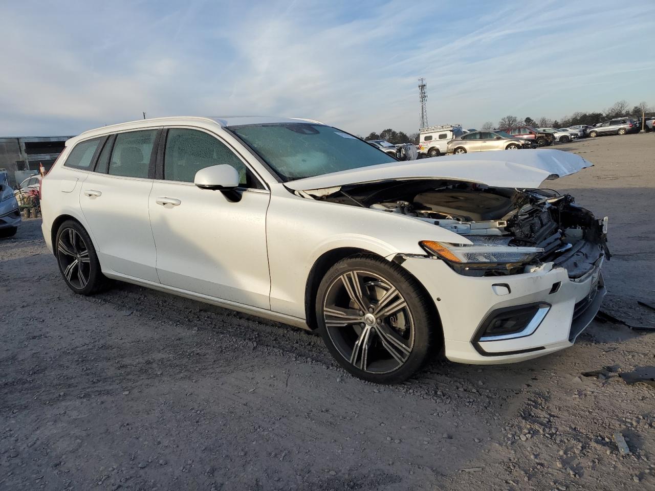 2020 Volvo V60 VIN YV1102EL3L2354780 Copart auction photo, front end / minor dent/scratches damage thumbnail 4