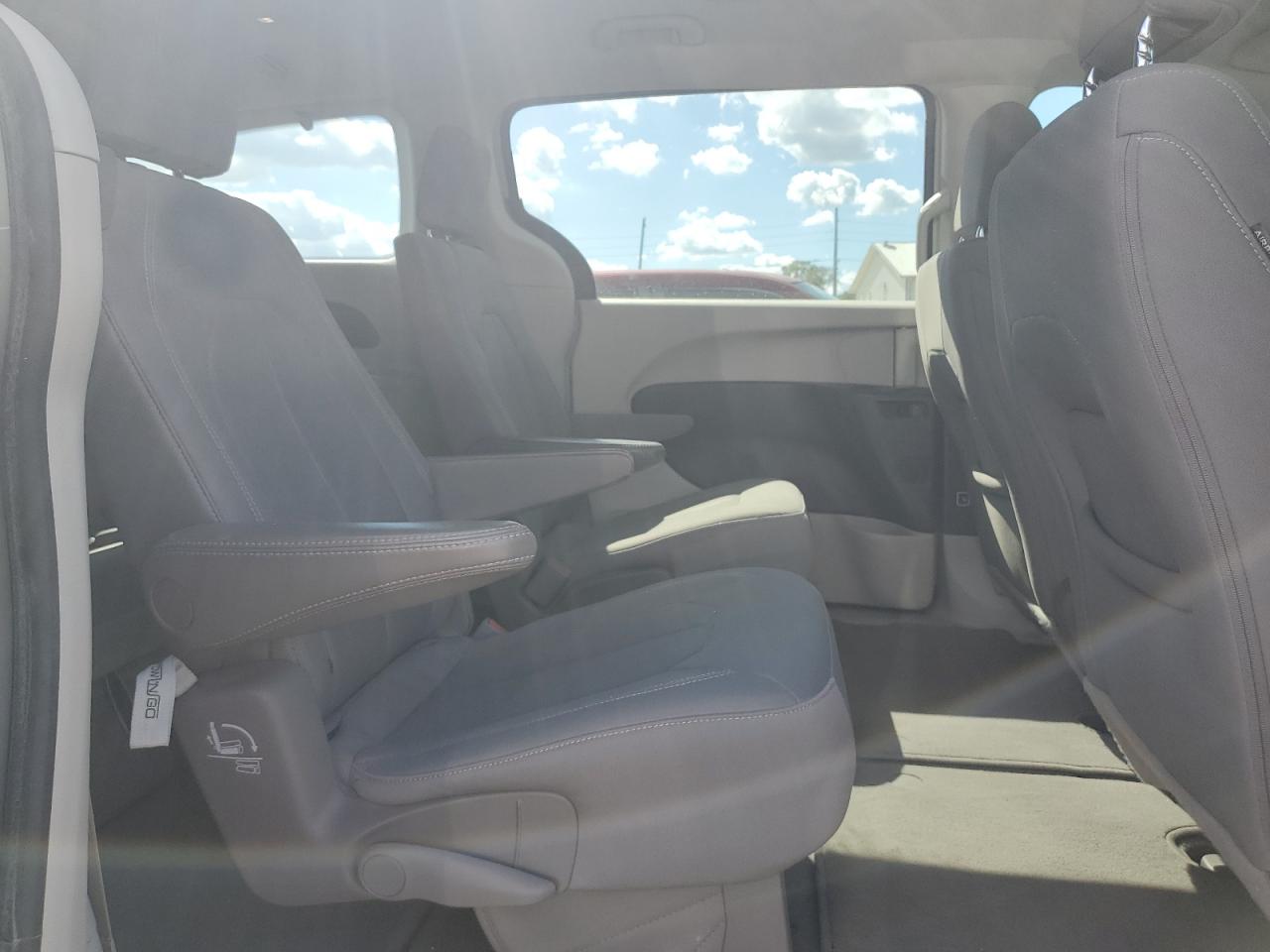 2017 Chrysler Pacifica VIN 2C4RC1DGXHR609853 Copart auction photo, front end damage thumbnail 11