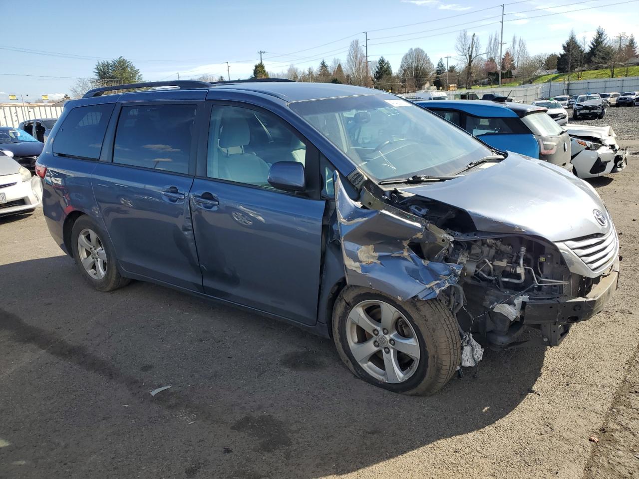 2015 Toyota Sienna VIN 5TDKK3DCXFS618201 Copart auction photo, front end damage thumbnail 4
