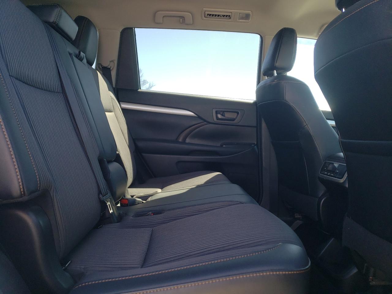 2017 Toyota Highlander VIN 5TDBZRFH8HS420615 Copart auction photo, front end / hail damage thumbnail 11