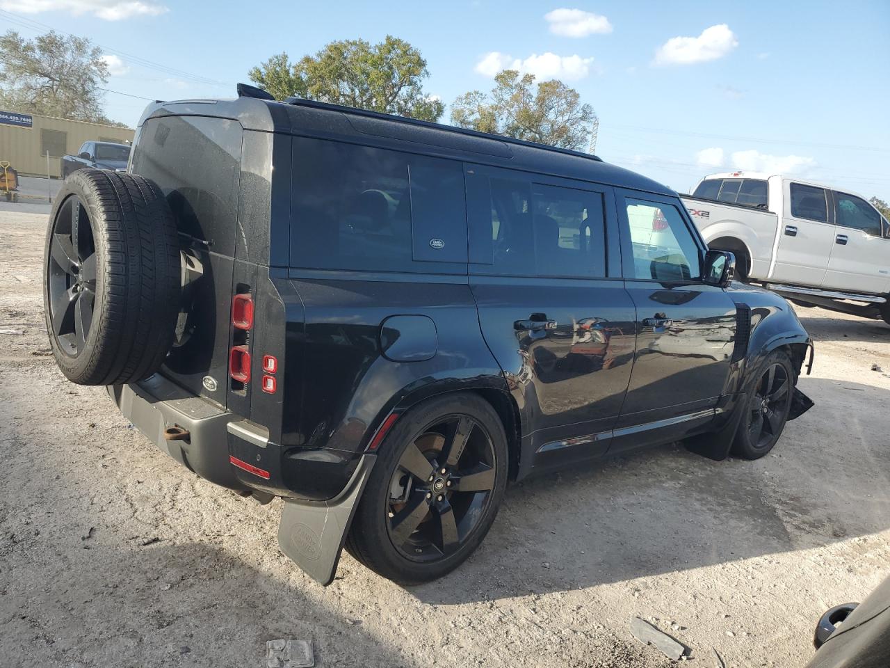 2021 Land Rover Defender VIN SALE37RU8M2050112 Copart auction photo, front end / minor dent/scratches damage thumbnail 3