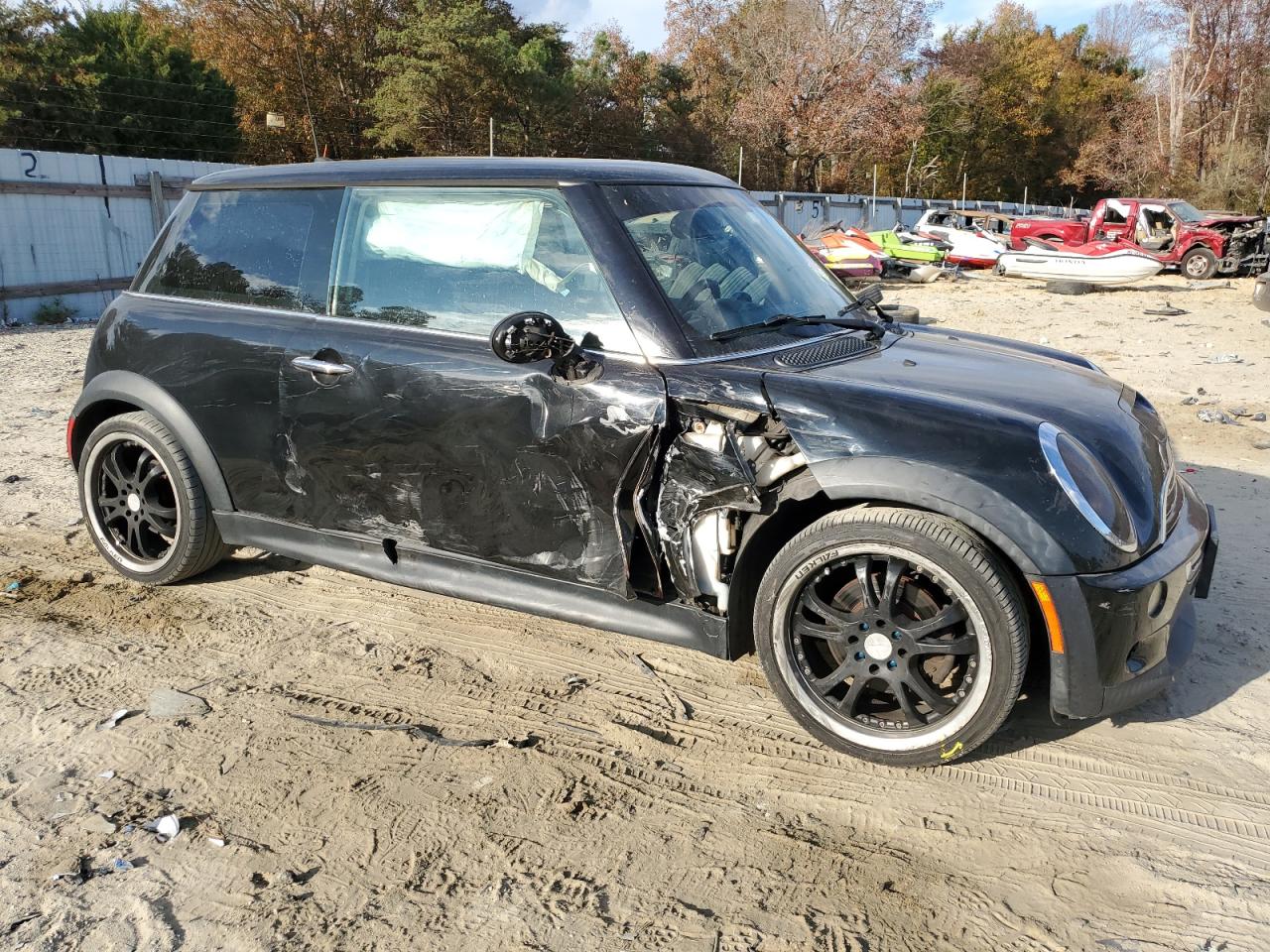 2005 MINI Cooper VIN WMWRE33585TL12037 Copart auction photo, front end / side damage thumbnail 4