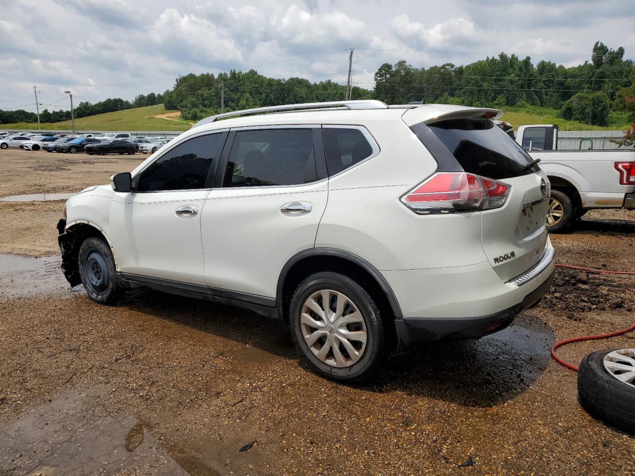 2016 Nissan Rogue VIN KNMAT2MT4GP659454 Copart auction photo, front end damage thumbnail 2