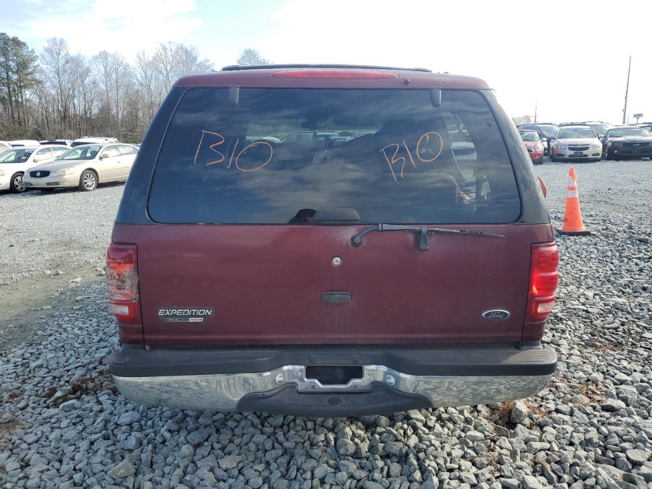 2000 Ford Expedition VIN 1FMRU166XYLA82466 Copart auction photo, all over damage thumbnail 6