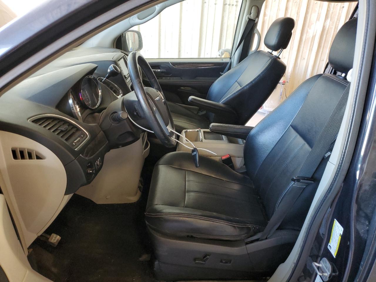 2013 Chrysler Town & Country VIN 2C4RC1BG5DR657192 Copart auction photo, hail / minor dent/scratches damage thumbnail 7