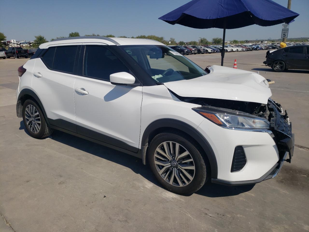 2022 Nissan Kicks VIN 3N1CP5CV5NL487562 Copart auction photo, front end damage thumbnail 4