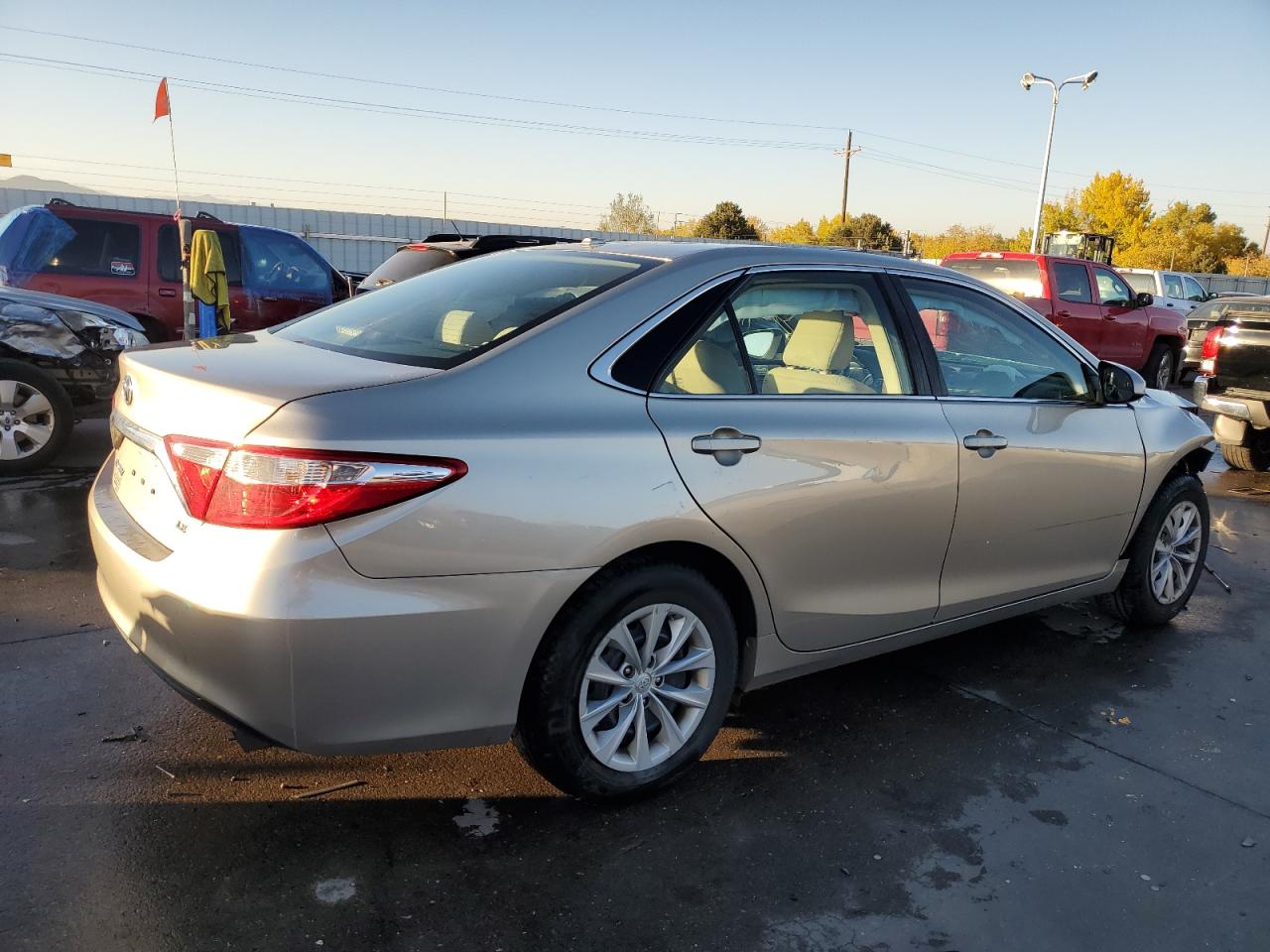 2016 Toyota Camry VIN 4T4BF1FK6GR542262 Copart auction photo, front end damage thumbnail 3