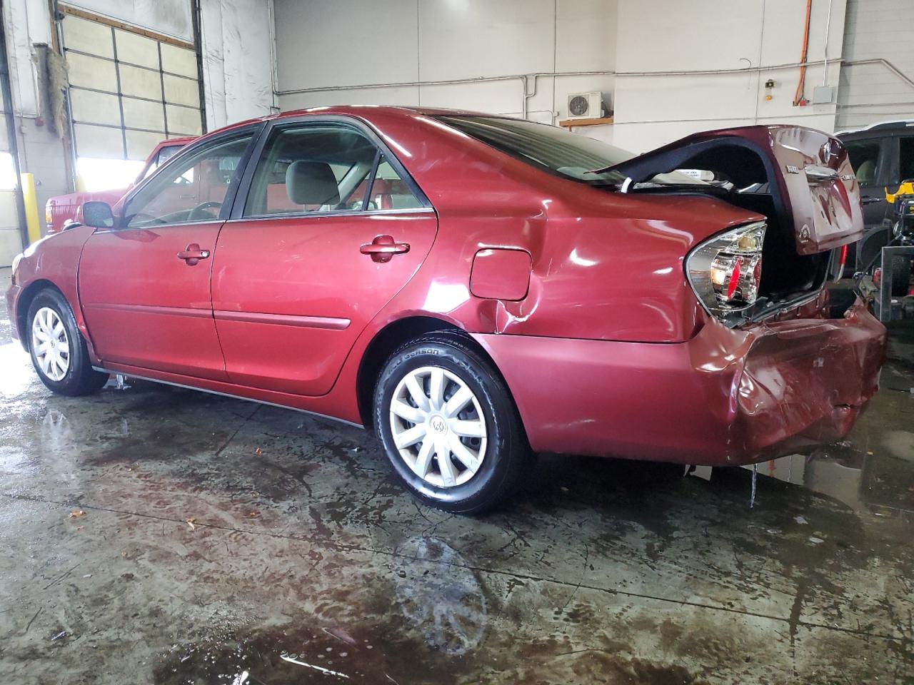 2005 Toyota Camry VIN 4T1BE30K25U068874 Copart auction photo, rear end damage thumbnail 2