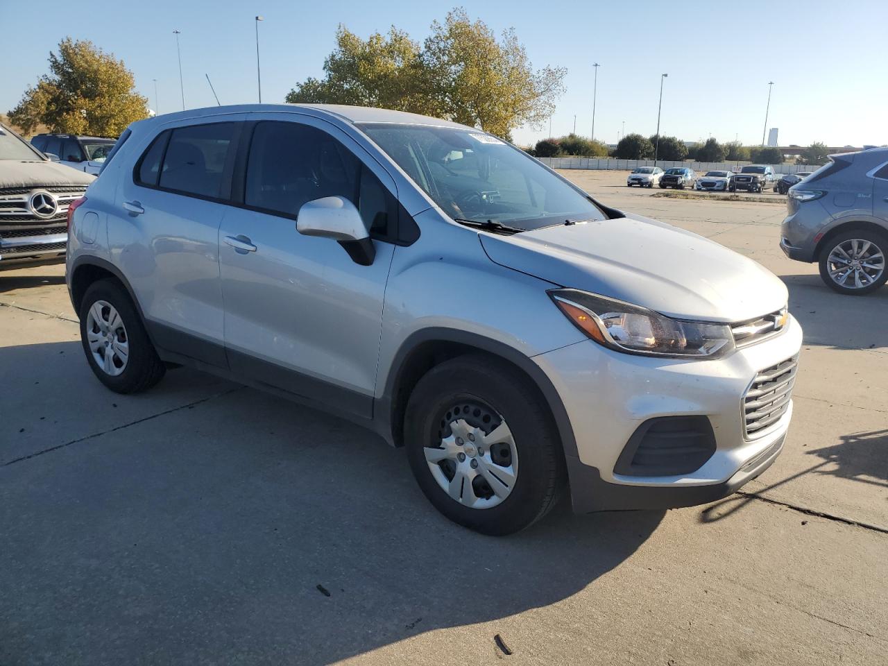 2017 Chevrolet Trax VIN 3GNCJKSB2HL284709 Copart auction photo, hail / minor dent/scratches damage thumbnail 4