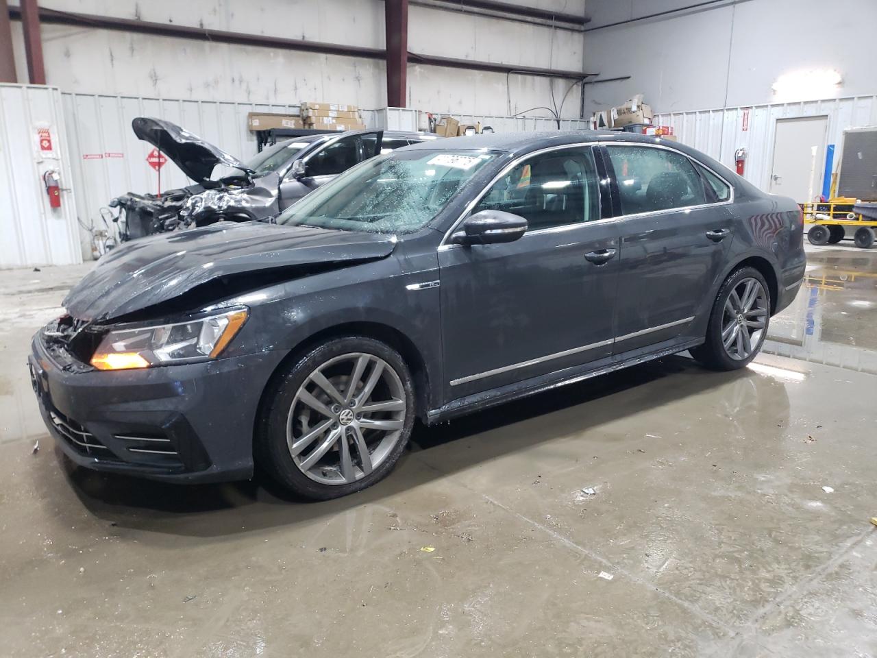 2017 Volkswagen Passat VIN 1VWDT7A31HC015642