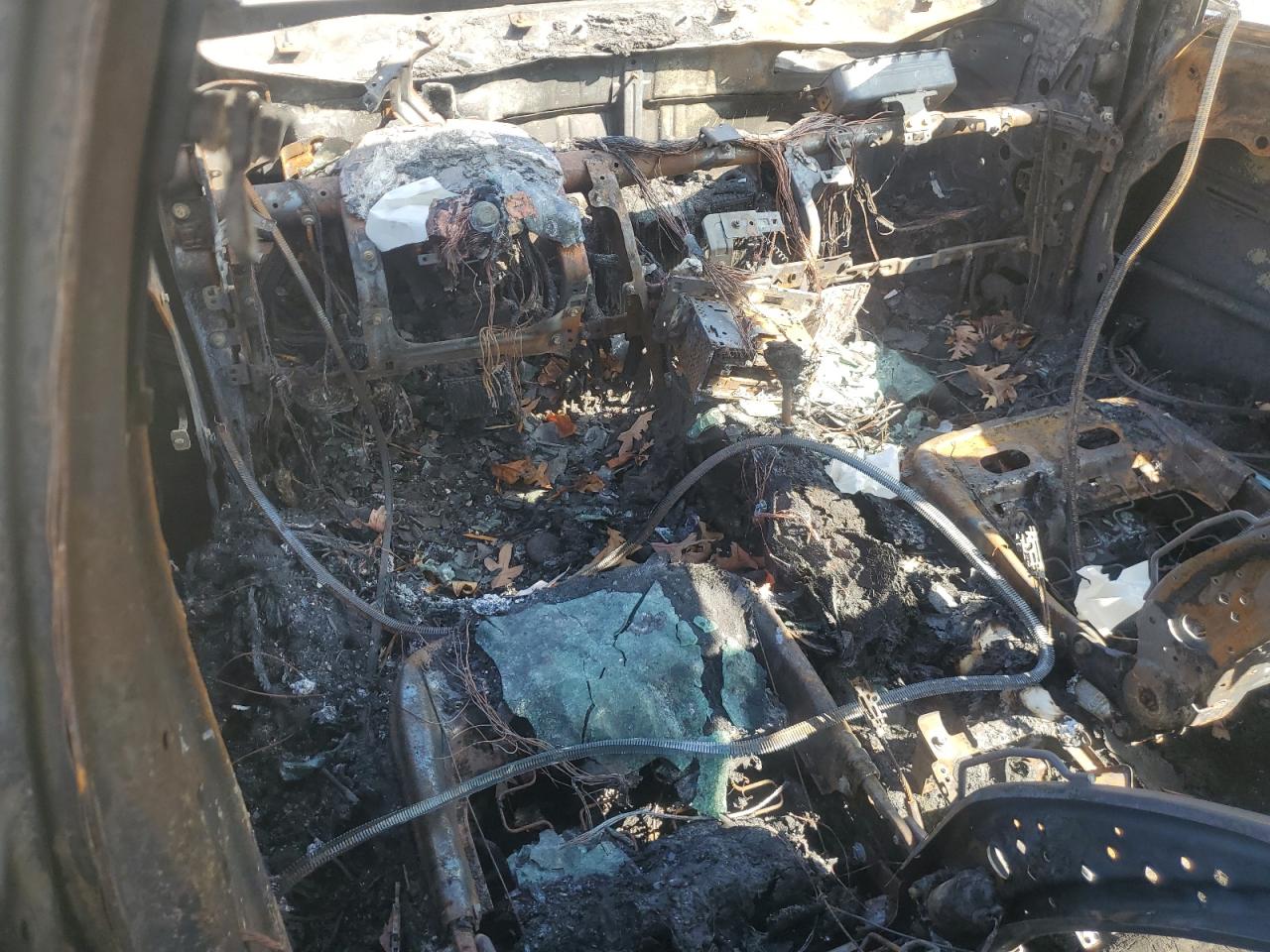 2017 KIA Sorento VIN 5XYPG4A35HG275380 Copart auction photo, burn damage thumbnail 8