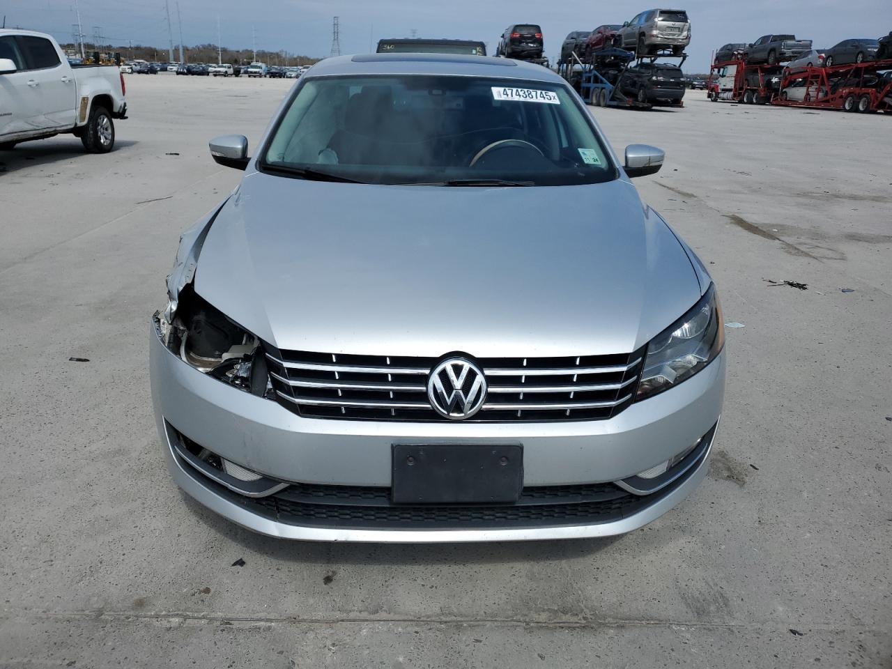 2014 Volkswagen Passat VIN 1VWCS7A37EC033167 Copart auction photo, side / front end damage thumbnail 5