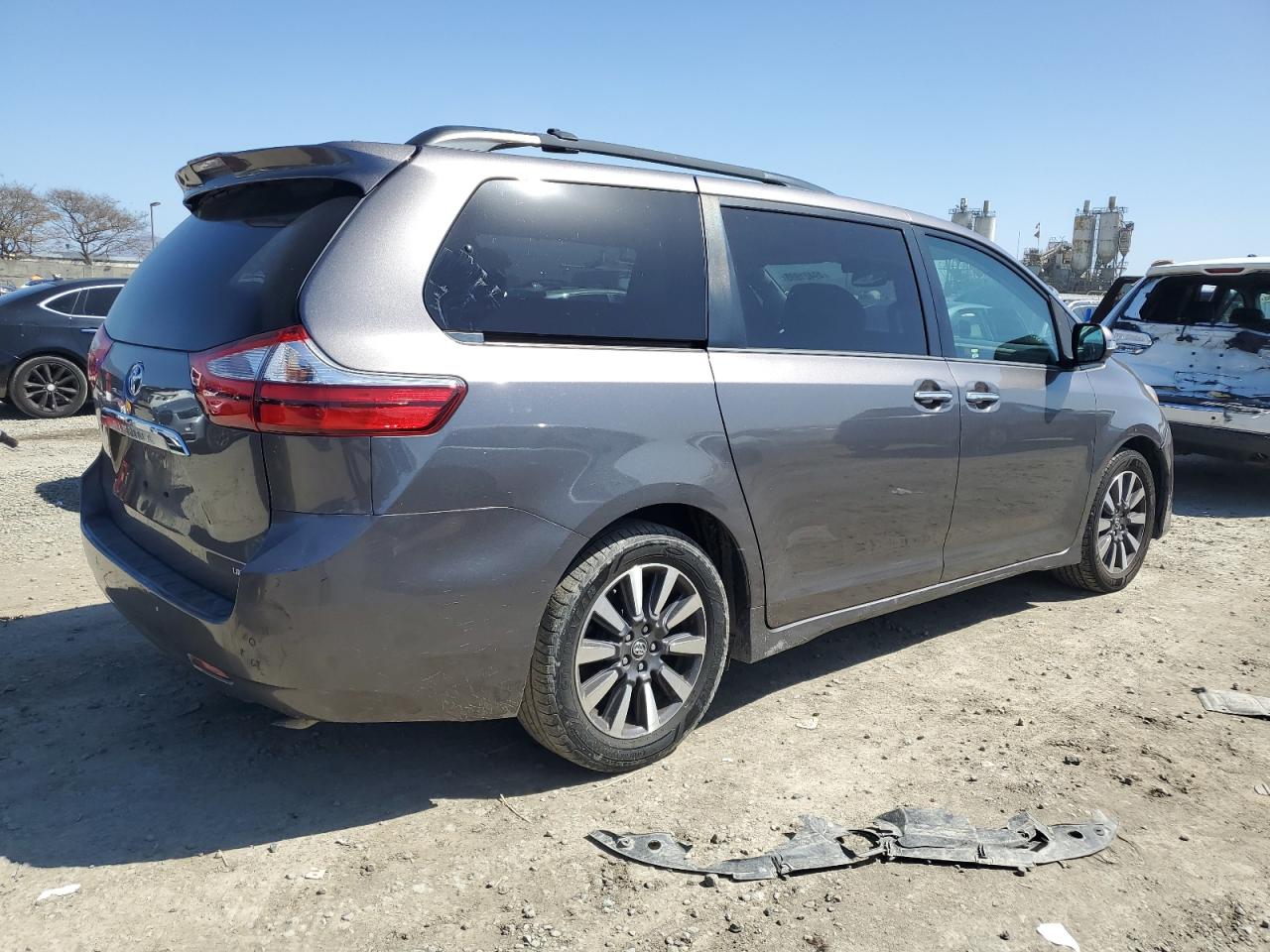 2018 Toyota Sienna VIN 5TDYZ3DC7JS954063 Copart auction photo, side damage thumbnail 3